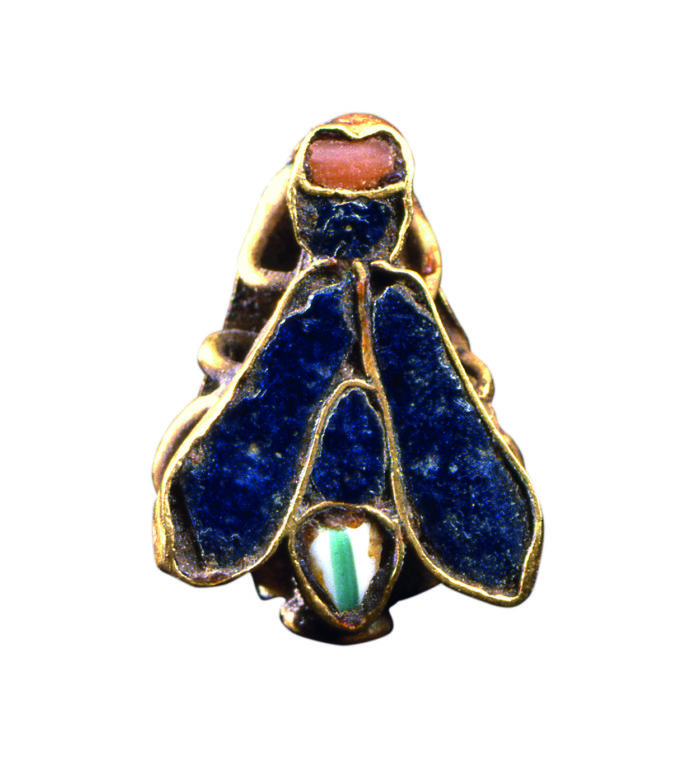 Fly-shaped pendant